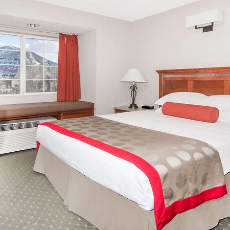 Ramada By Wyndham Frisco Hotel Екстериор снимка