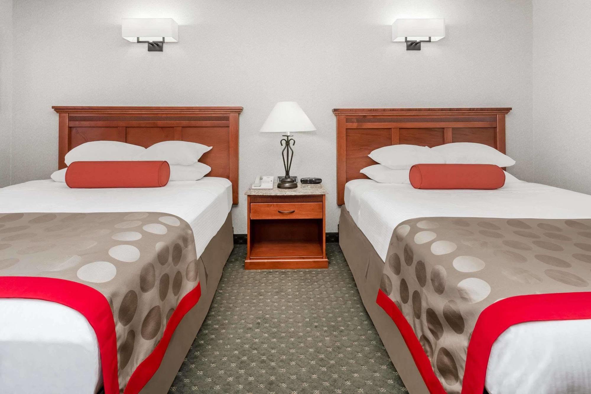 Ramada By Wyndham Frisco Hotel Екстериор снимка