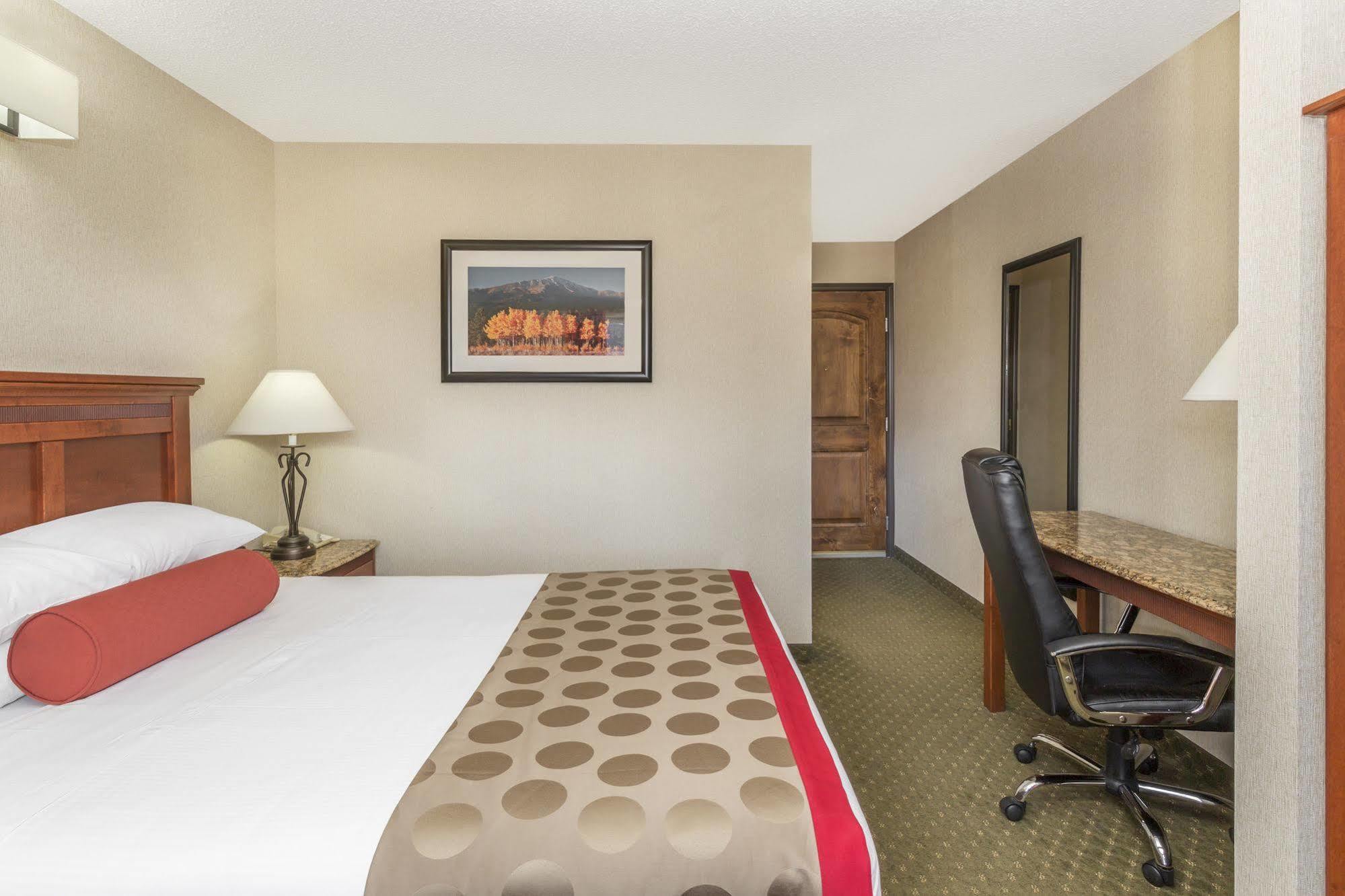 Ramada By Wyndham Frisco Hotel Екстериор снимка